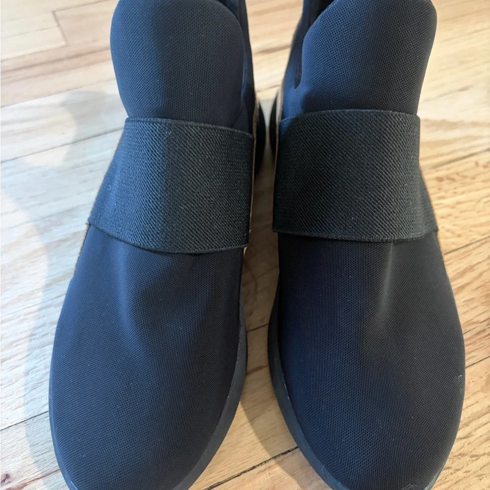 Donna Karan Elegant Black and Bronze Women's Slip-On Sneakers Size 6
